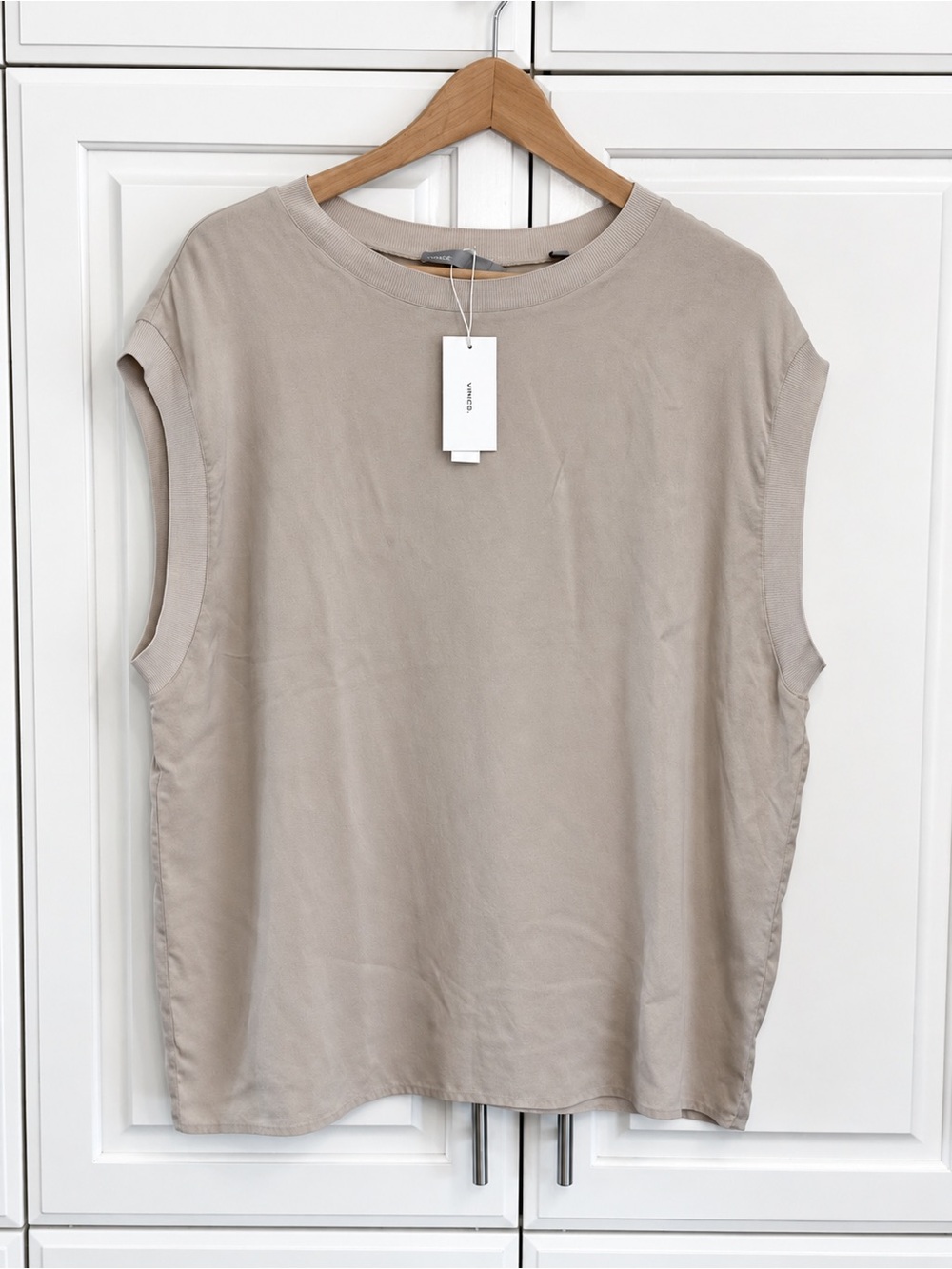 BNWT VINCE 100% silk Crepe Draped-Shoulder Sleeveless Top in Blush Cloud size L